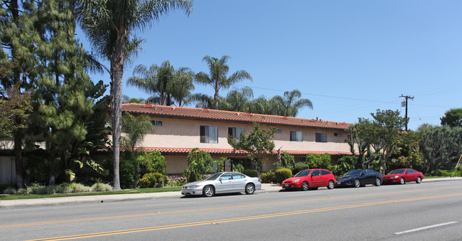 Downey West Apartments in Downey, CA - Foto de edificio - Building Photo