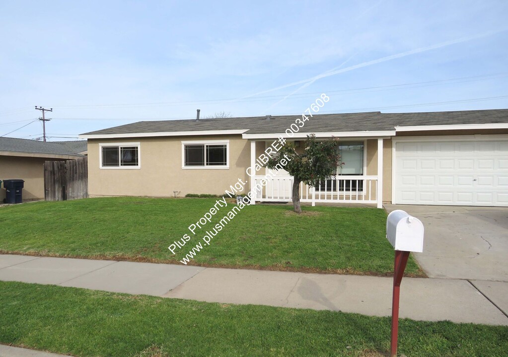 353 Jullien Dr in Santa Maria, CA - Building Photo