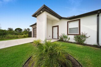 125 Pennfield St in Lehigh Acres, FL - Building Photo - Building Photo