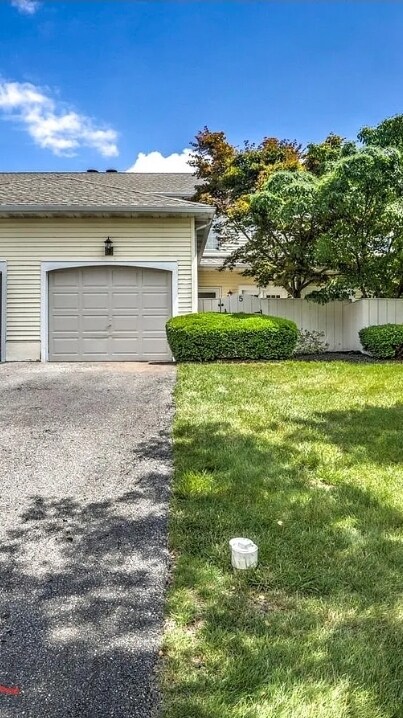 property at 5 Spring Walk Ct