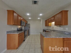 2023 Fiona Way in Spring Hill, TN - Foto de edificio - Building Photo