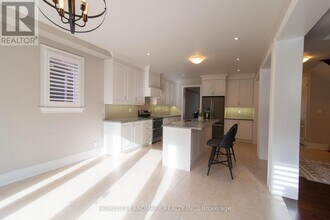 2128 Lillykin St in Oakville, ON - Building Photo - Building Photo