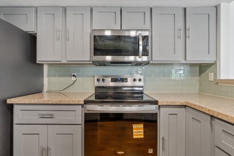 9632 N 58th Ln, Unit Suite in Glendale, AZ - Foto de edificio - Building Photo