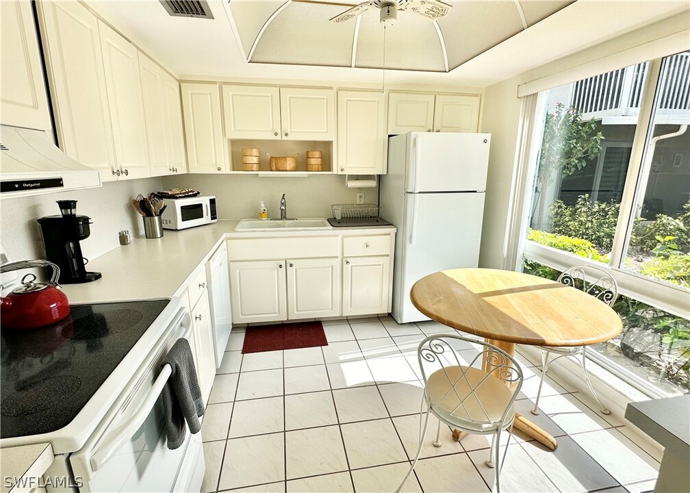 209 Palm Dr in Naples, FL - Foto de edificio