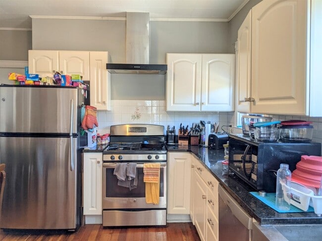 43 Belknap St, Unit 1 in Somerville, MA - Building Photo - Building Photo