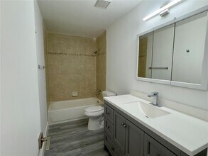 3658 E Bell Dr in Davie, FL - Building Photo - Building Photo