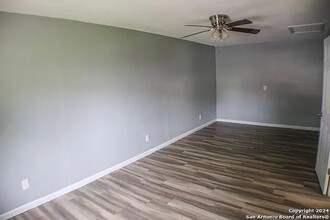 4111 Hickory Sun in San Antonio, TX - Building Photo - Building Photo