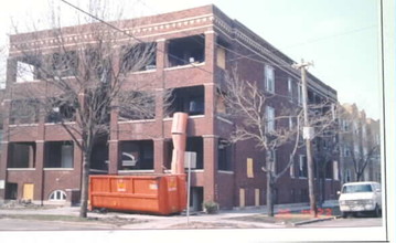 2700 W Giddings St in Chicago, IL - Building Photo - Building Photo