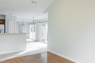 206 Parkwood Cir in Niceville, FL - Building Photo - Building Photo