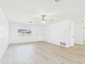 100 NW Hills Dr in Fredericksburg, TX - Building Photo - Building Photo