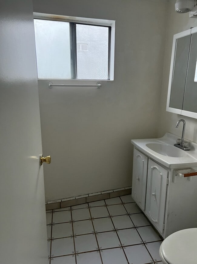 property at 2434 Riverside Pl