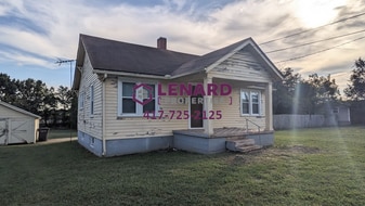 904 E Locust St in Bolivar, MO - Building Photo