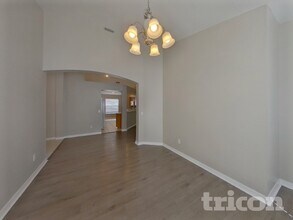 31153 Whinsenton Dr in Wesley Chapel, FL - Foto de edificio - Building Photo