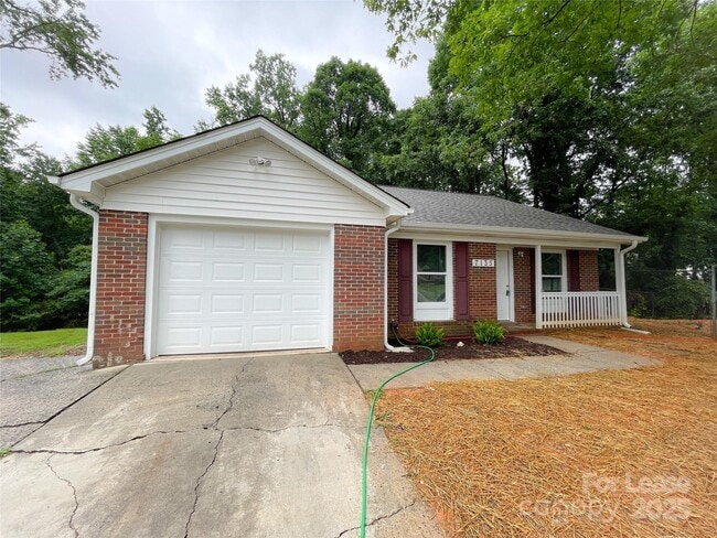 7135 Ludwig Dr in Charlotte, NC - Building Photo - Building Photo