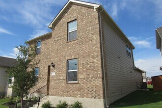 223 Flowers Ave in Hutto, TX - Building Photo - Building Photo