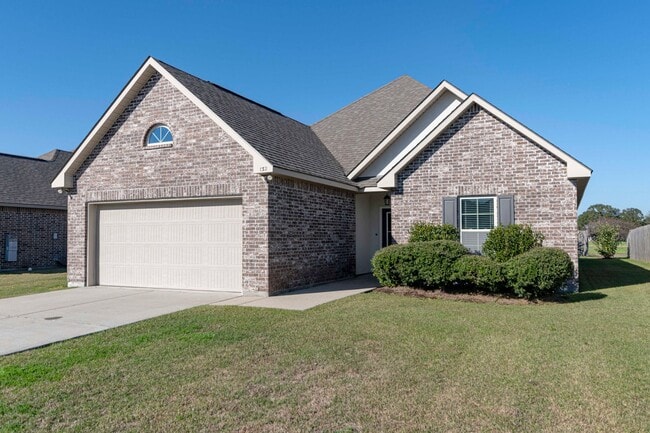 132 Timber Edge Dr in Youngsville, LA - Building Photo - Building Photo