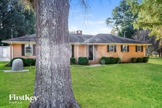 4020 Matthews-Mint Hill Rd in Matthews, NC - Building Photo - Building Photo