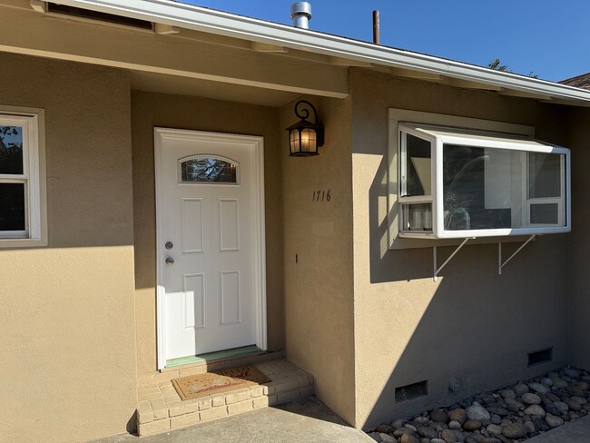 1716 Vicksburg St in Modesto, CA - Building Photo - Building Photo