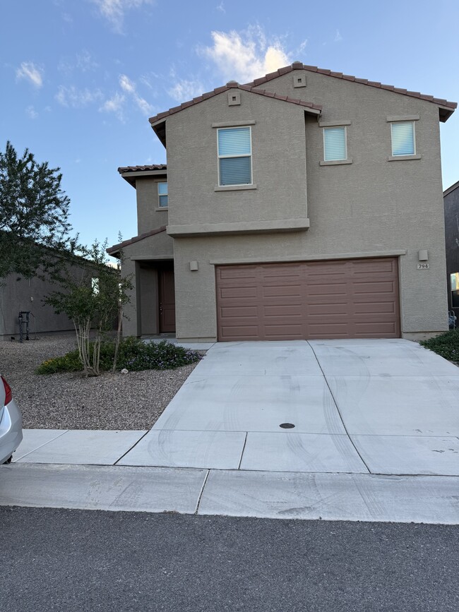 property at 794 E Catwalk Pl