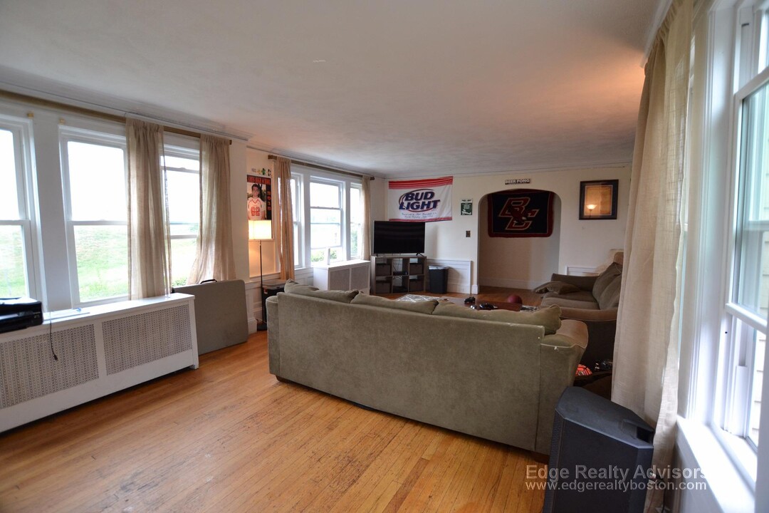 28 Manet Rd, Unit 2 in Chestnut Hill, MA - Building Photo