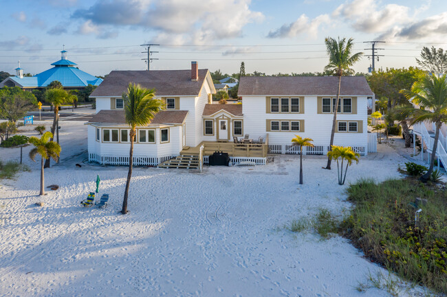 3670 Estero Blvd in Ft. Myers, FL - Foto de edificio - Building Photo