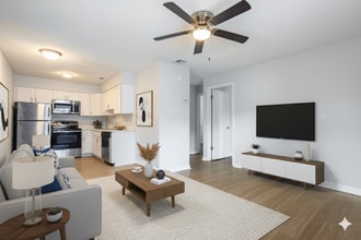 Fernwood Grove Apartments in Tampa, FL - Foto de edificio - Building Photo