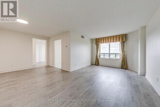 5418 Yonge St in Toronto, ON - Building Photo - Building Photo