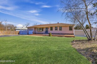 1057 Savannah St in Toms River, NJ - Building Photo