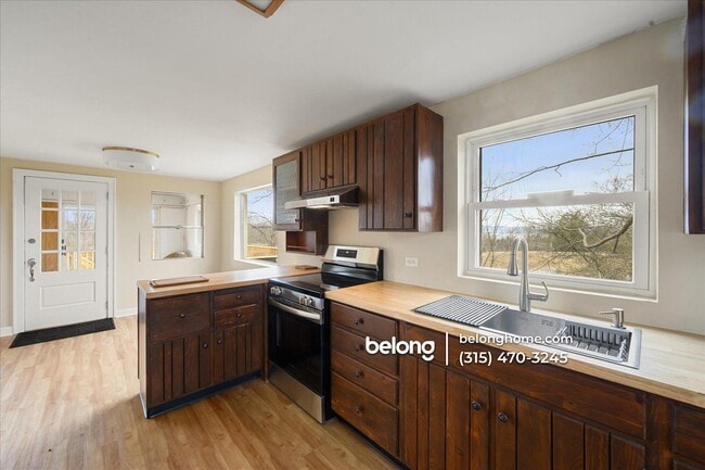 property at 33 Lansingville Rd