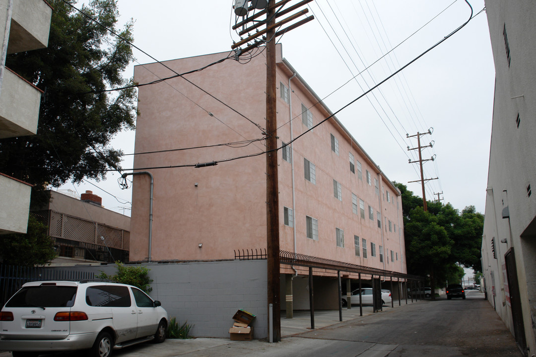 1655 Camden Avenue in Los Angeles, CA - Building Photo