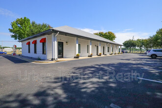 1012 Airport Rd in Destin, FL - Building Photo - Building Photo