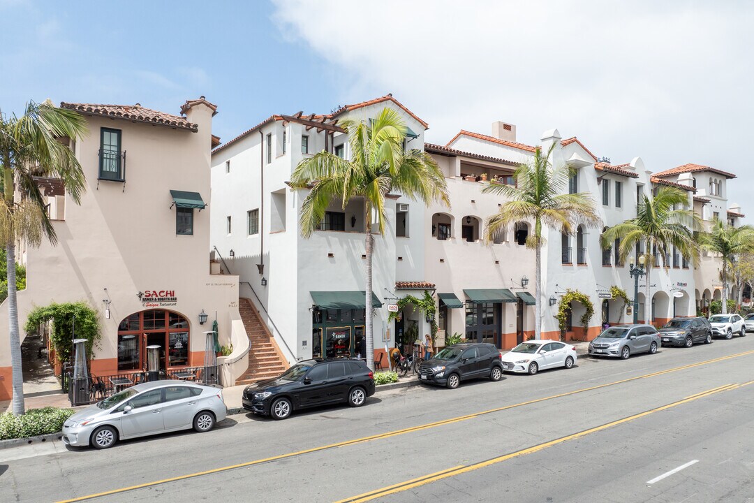 Paseo Chapala in Santa Barbara, CA - Foto de edificio