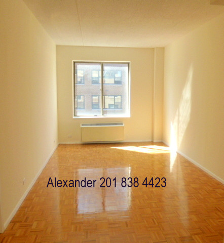 340 E 64th St in New York, NY - Building Photo