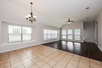 636 Brooks St in Crowley, TX - Building Photo - Building Photo