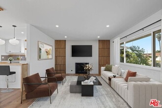 14592 Belmar Cir in Huntington Beach, CA - Building Photo - Building Photo