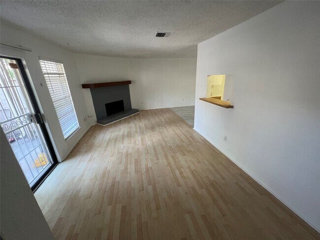 9471 Pagewood Ln in Houston, TX - Foto de edificio - Building Photo