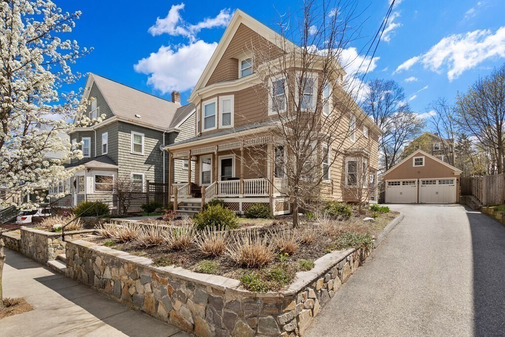 52 Hillsdale Rd in Medford, MA - Building Photo