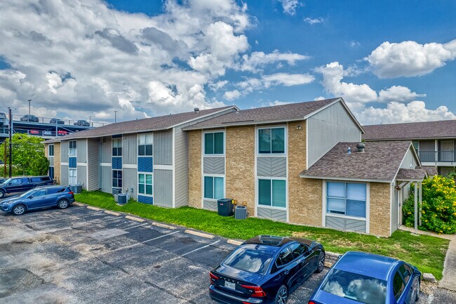 Ashdale Gardens in Austin, TX - Building Photo - Building Photo