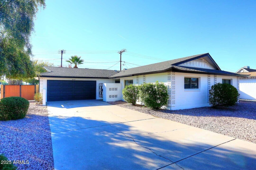 8537 E Rovey Ave in Scottsdale, AZ - Building Photo