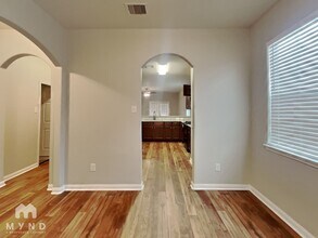 306 Lazy Pine Ct, Unit 19F in Conroe, TX - Foto de edificio - Building Photo