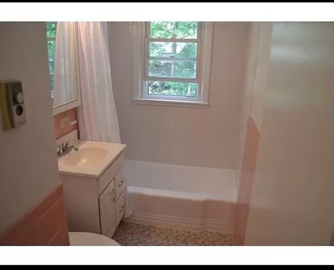 462 Nahatan St, Unit D4 in Norwood, MA - Building Photo - Building Photo
