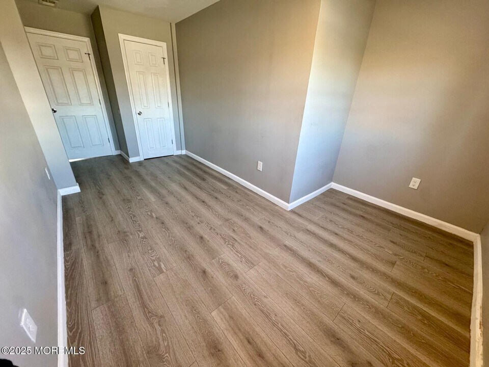 54 Duryea St in Newark, NJ - Building Photo