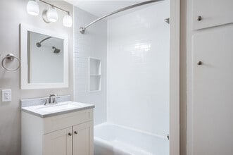 Royal Arms Apartments in Madison, WI - Building Photo - Interior Photo