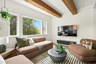 925 NE 23rd Ave in Portland, OR - Building Photo - Building Photo