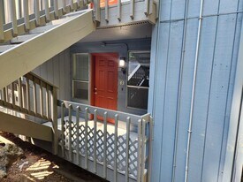 500 National Ave N in Bremerton, WA - Building Photo