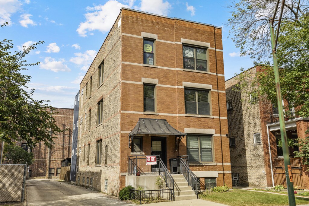 1630 W Gregory St in Chicago, IL - Building Photo
