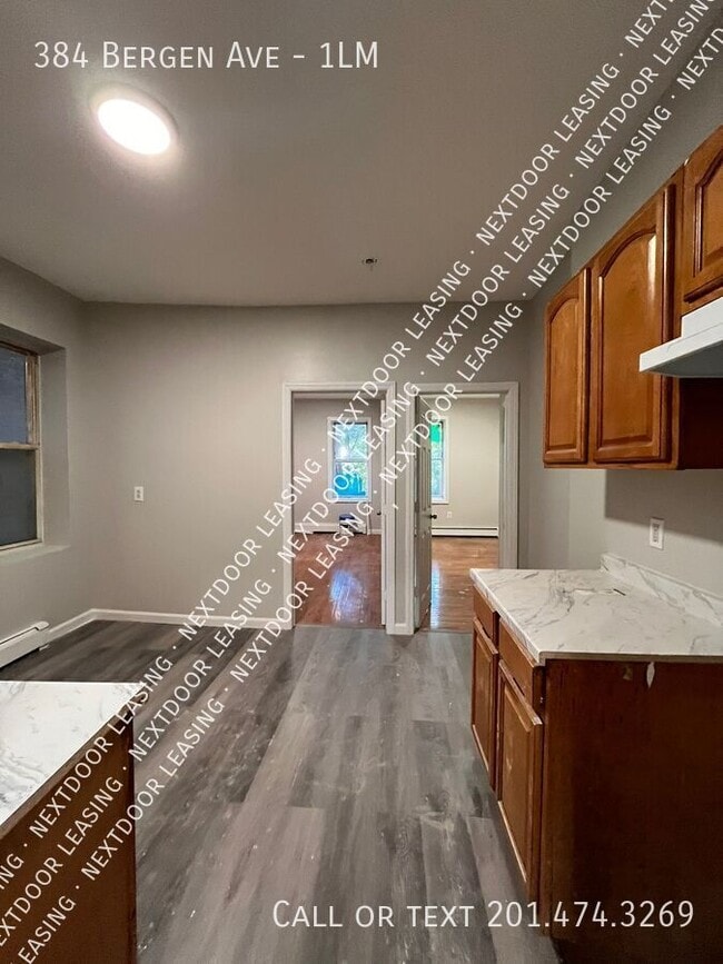 384 Bergen Ave in Jersey City, NJ - Building Photo - Building Photo