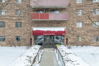 Country Lane Park Condominiums in Schaumburg, IL - Building Photo - Building Photo