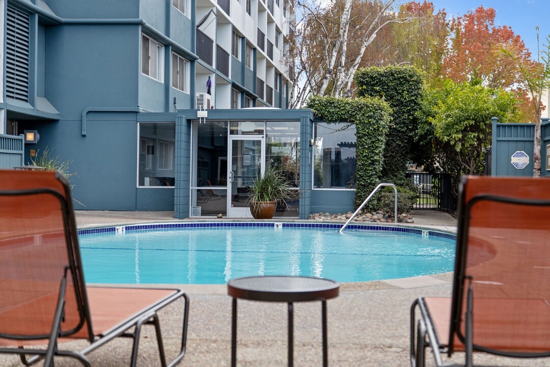 Avenue Two Apartments in Redwood City, CA - Building Photo