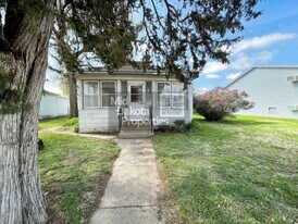 509 E 1st Ave in Mitchell, SD - Building Photo